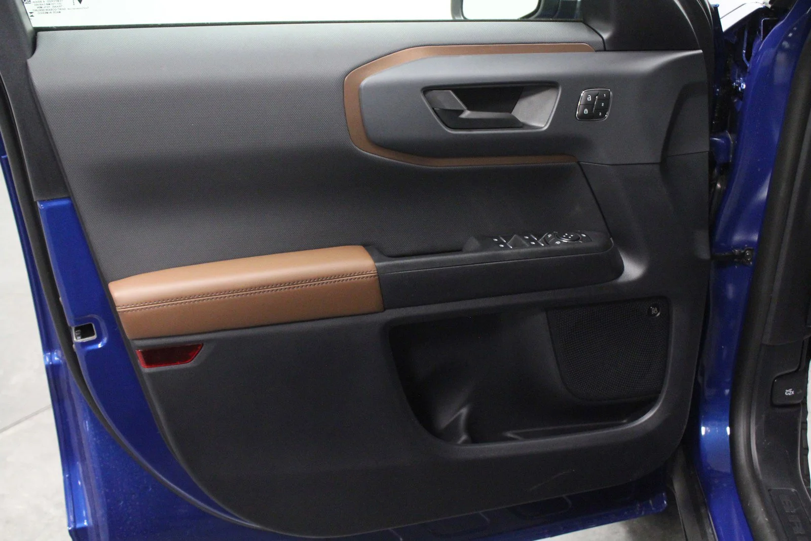Used 2024 Atlas Blue Metallic Ford Outer Banks image 11