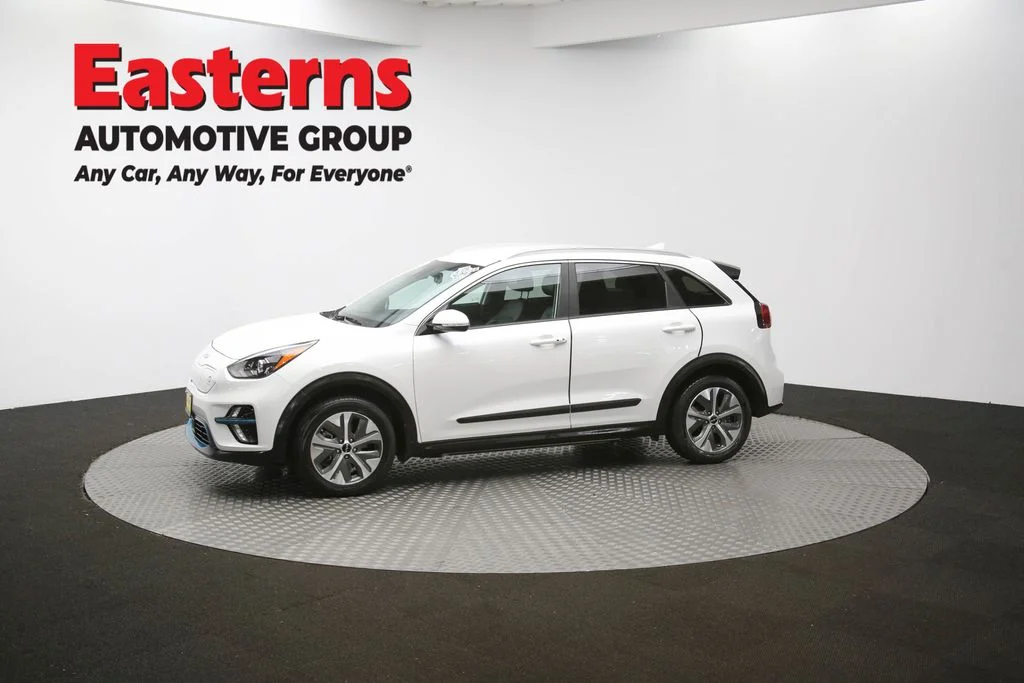 Used 2022 White Kia EX image 60