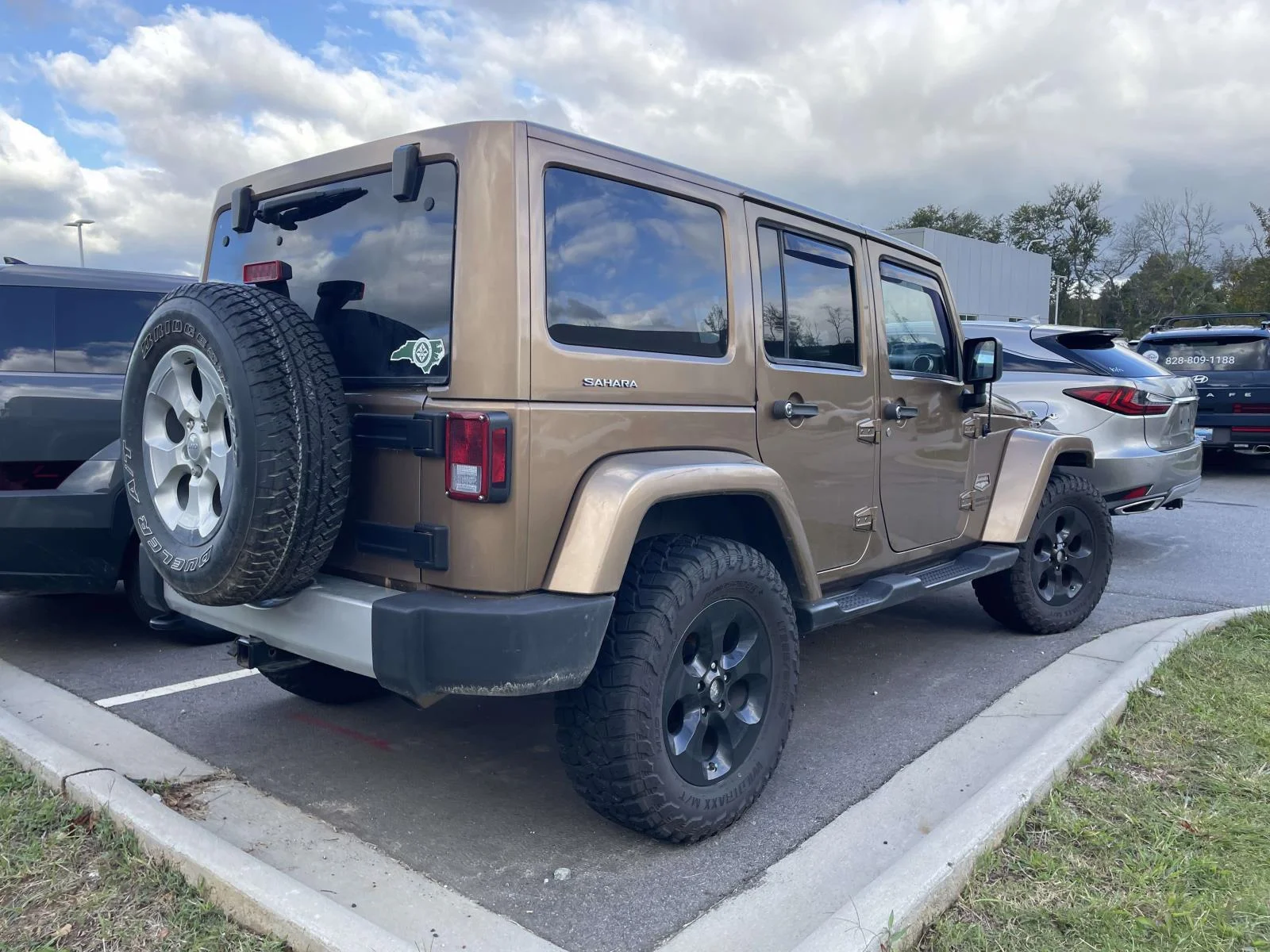 Used 2015 Copper Brown Pearlcoat Jeep Sahara image 4