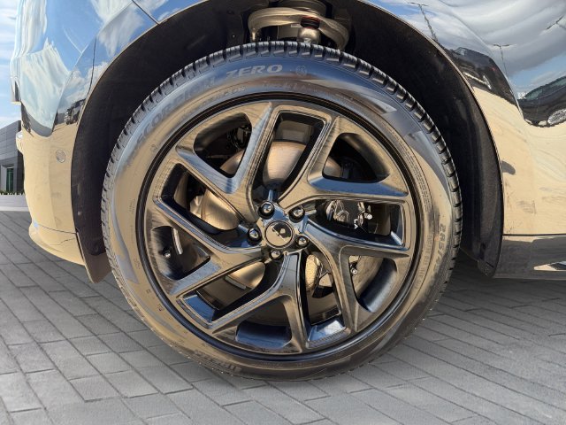 New 2027 Santorini Black Land Rover BATTERSEA image 9