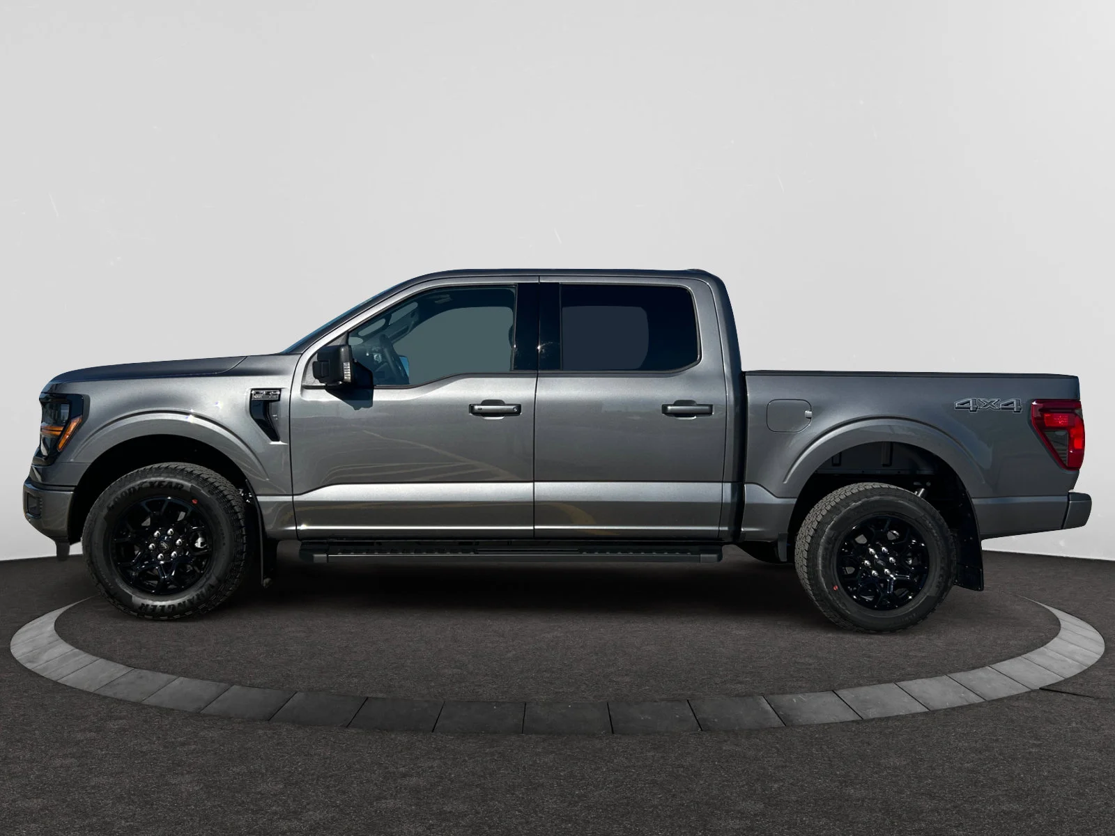 New 2026 Carbonized Grey Metallic Ford XLT image 2