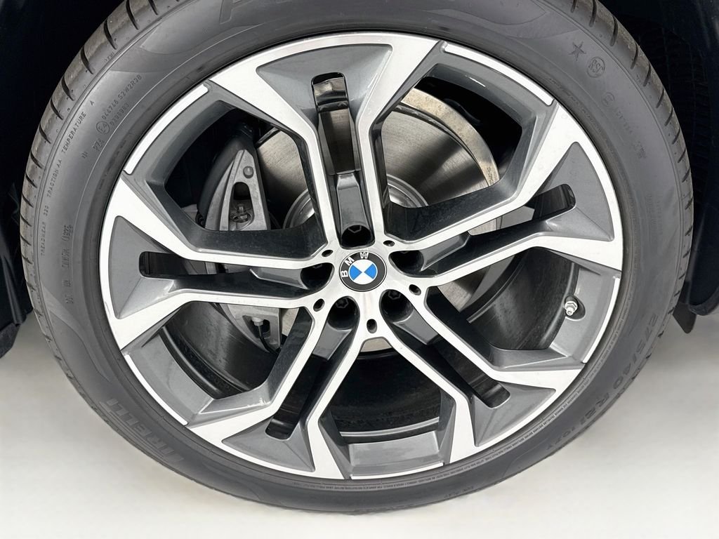 New 2026 Gray Metallic BMW xDrive40i image 31