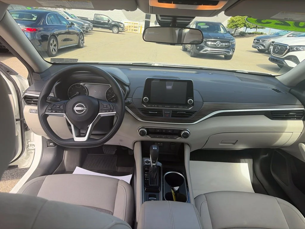 Used 2023 White Nissan 2.5 SV image 13