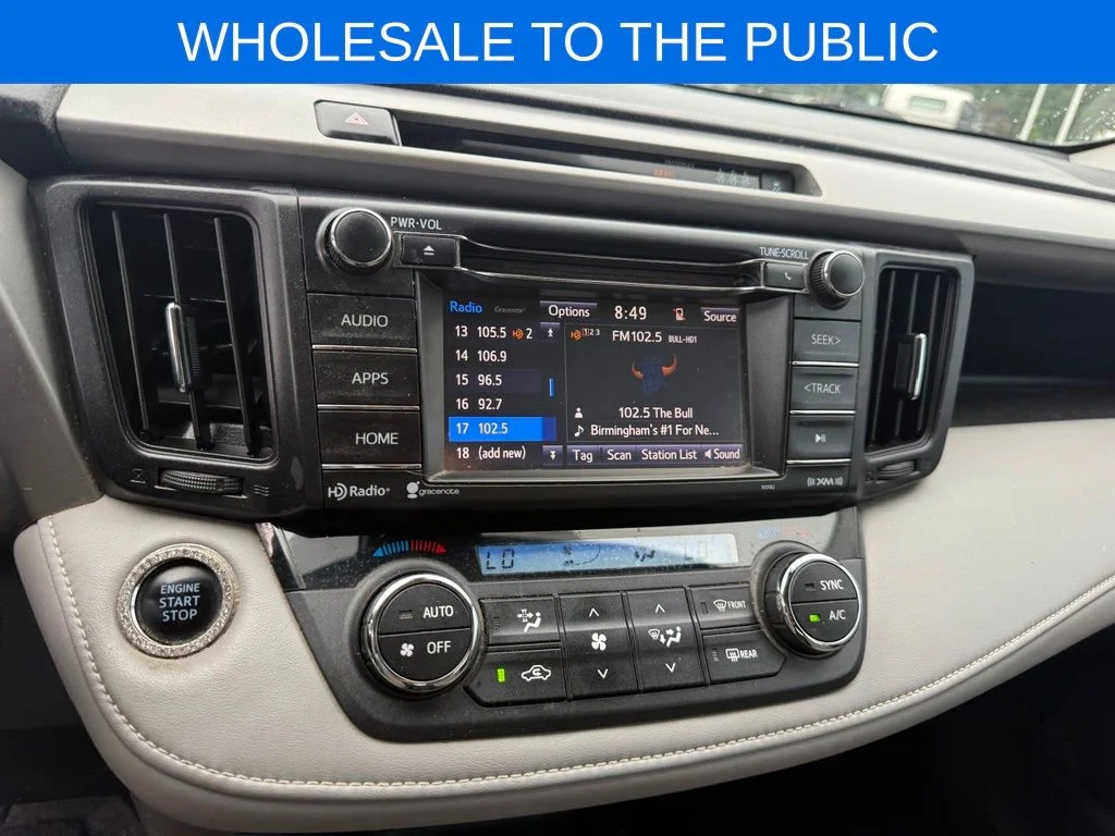 Used 2018 Silver Toyota XLE image 8