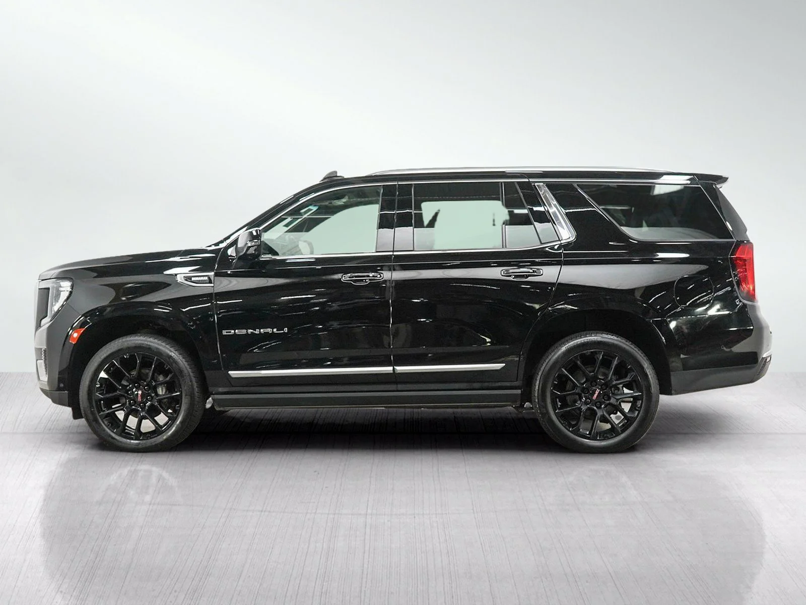 Used 2024 GMC Yukon Denali with VIN 1GKS2DKT8RR350636 for sale in Roseville, Minnesota