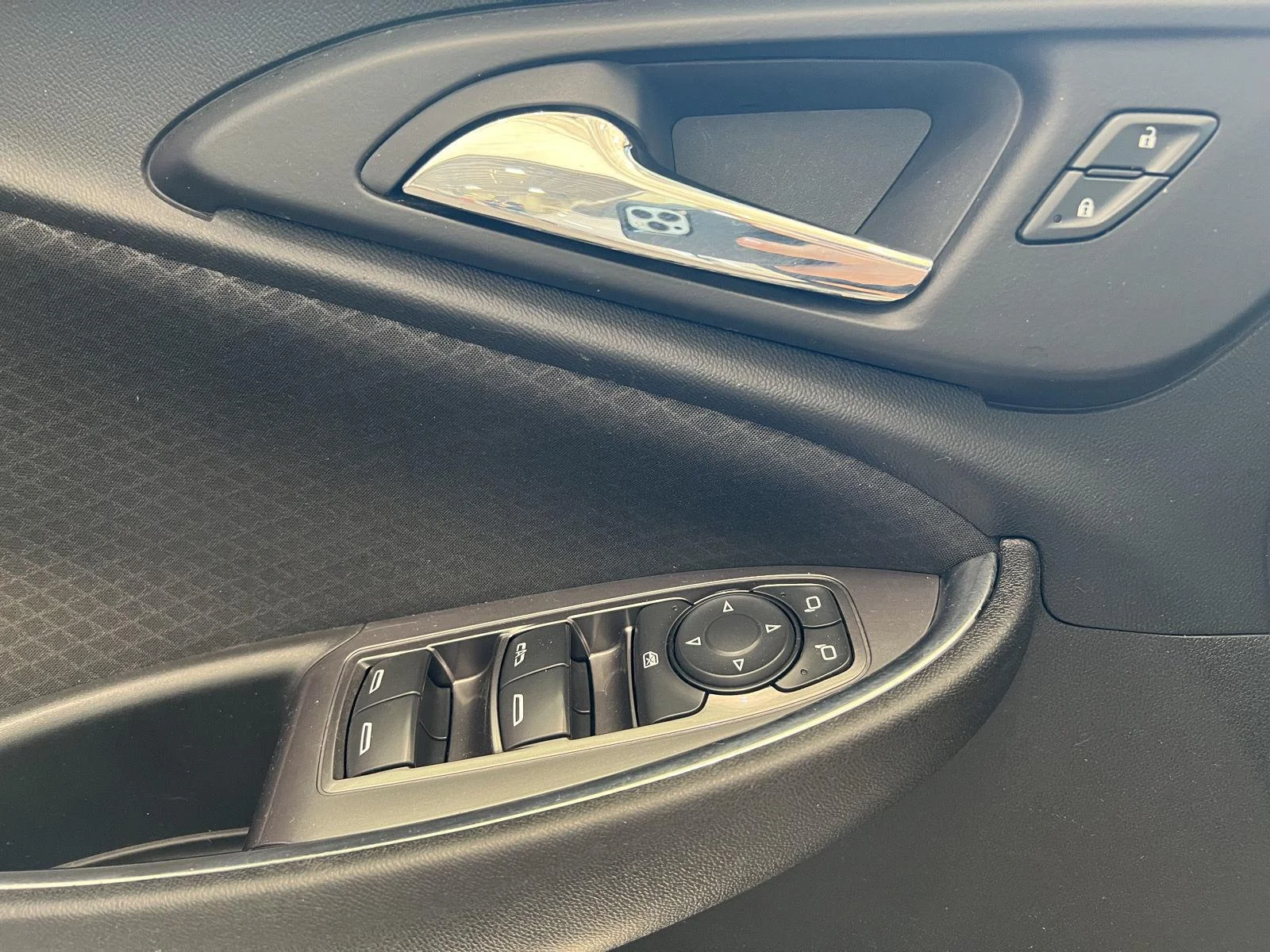 Used 2018 Summit White Chevrolet LT image 9