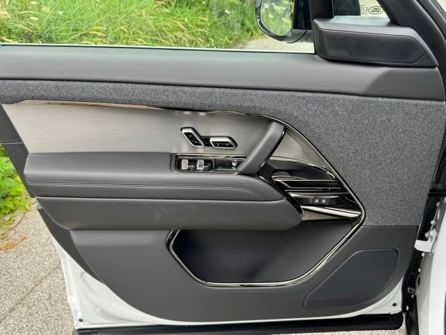 New 2026 Fuji White Land Rover SE image 8