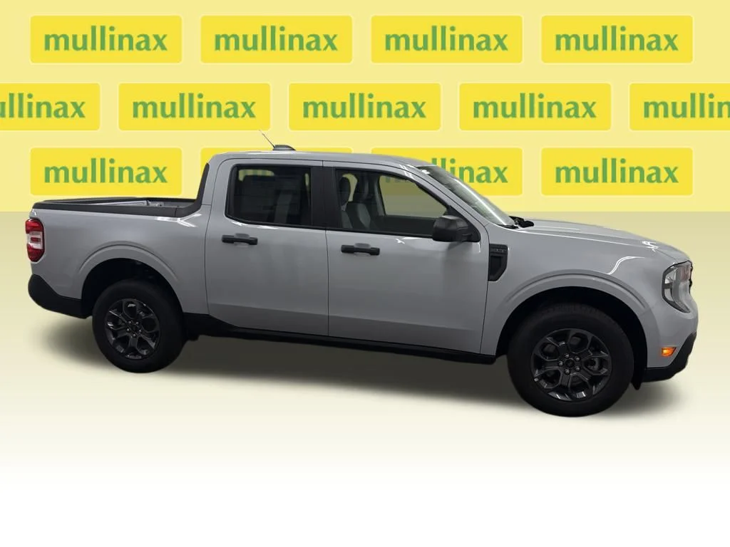 New 2026 White Ford XLT image 2