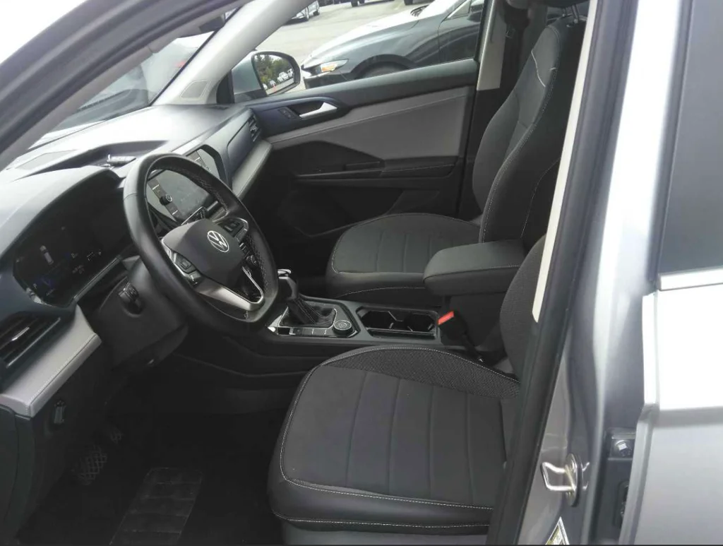 Used 2024 Silver Volkswagen 1.5T SE image 3