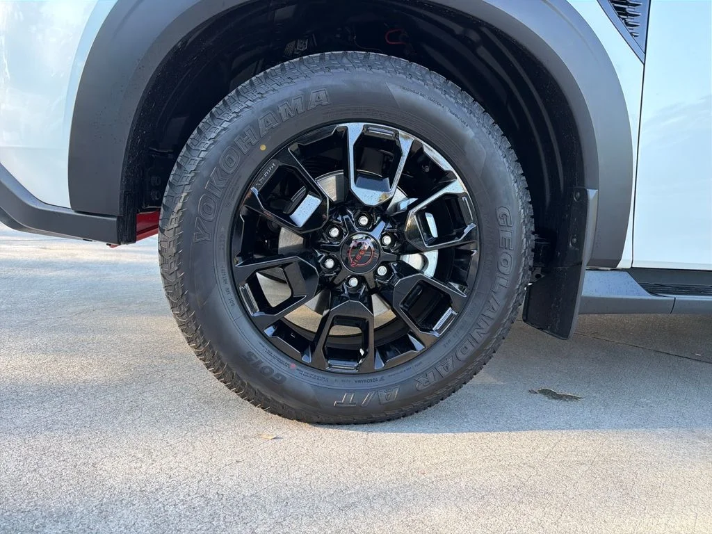 New 2026 Aspen White TriCoat / Super Black Two-tone Nissan PRO-4X® image 10