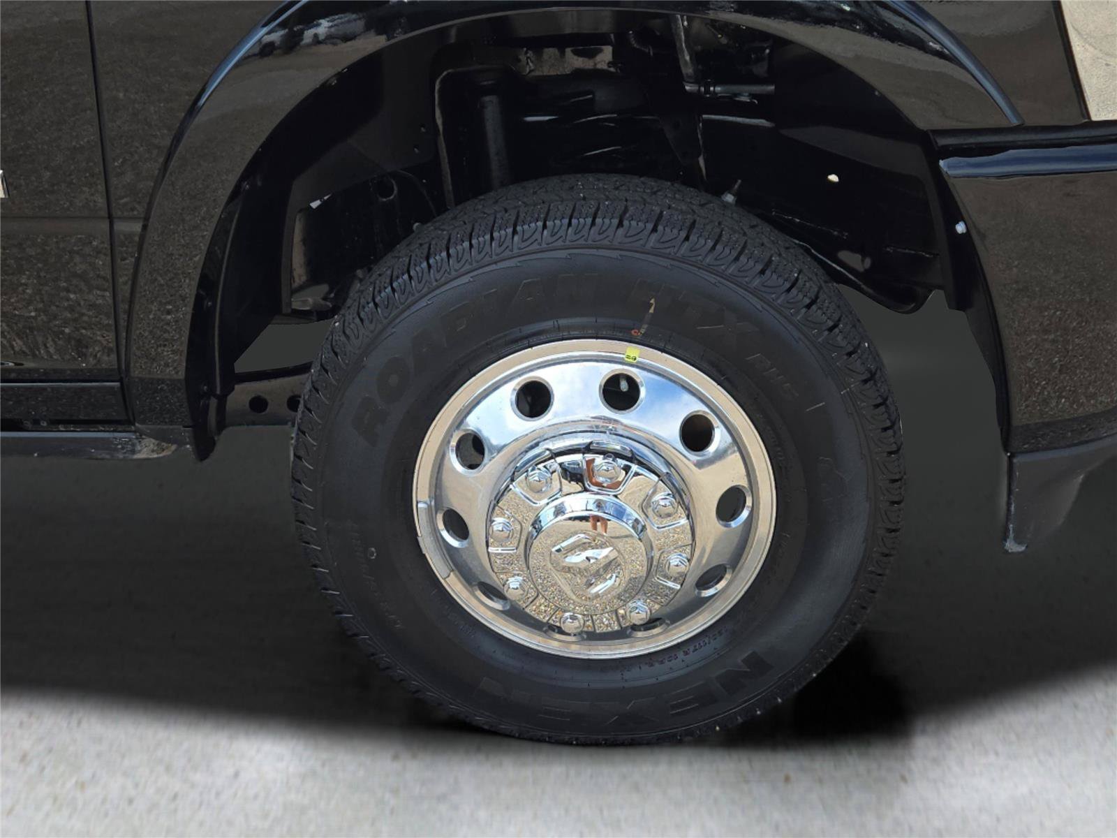New 2026 Diamond Black Crystal Pearlcoat Ram Limited image 4