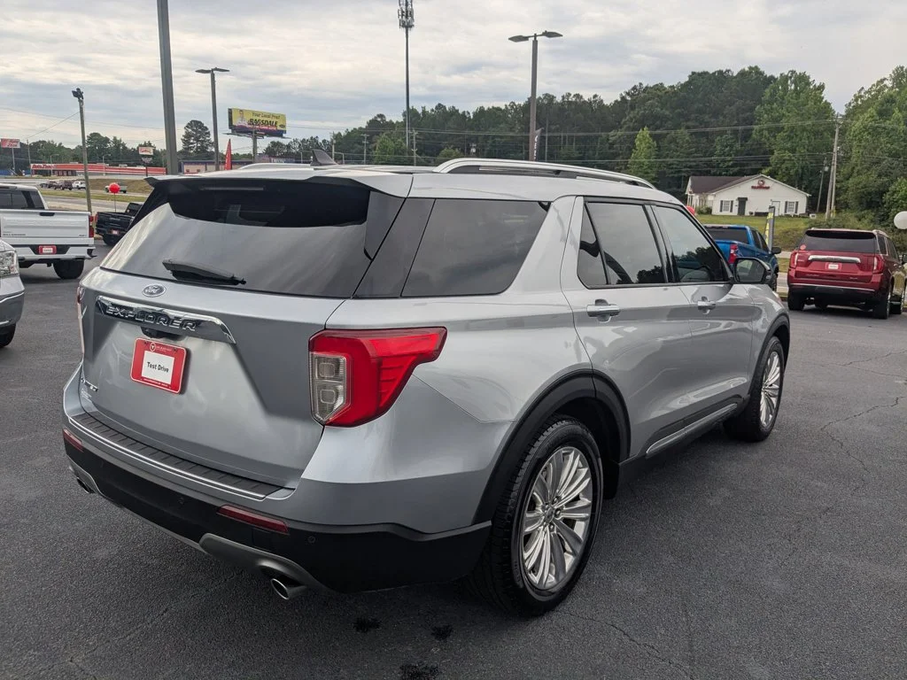 Used 2021  Ford Limited image 5