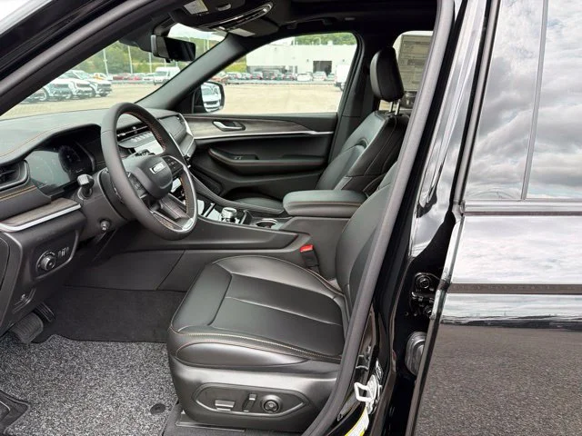 New 2026 Black Jeep  image 12