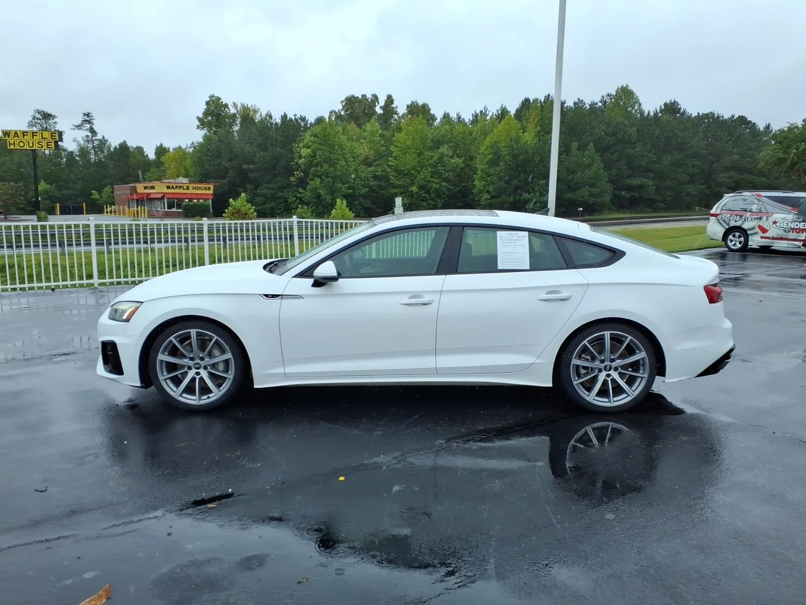 Used 2025  Audi S line Premium image 3