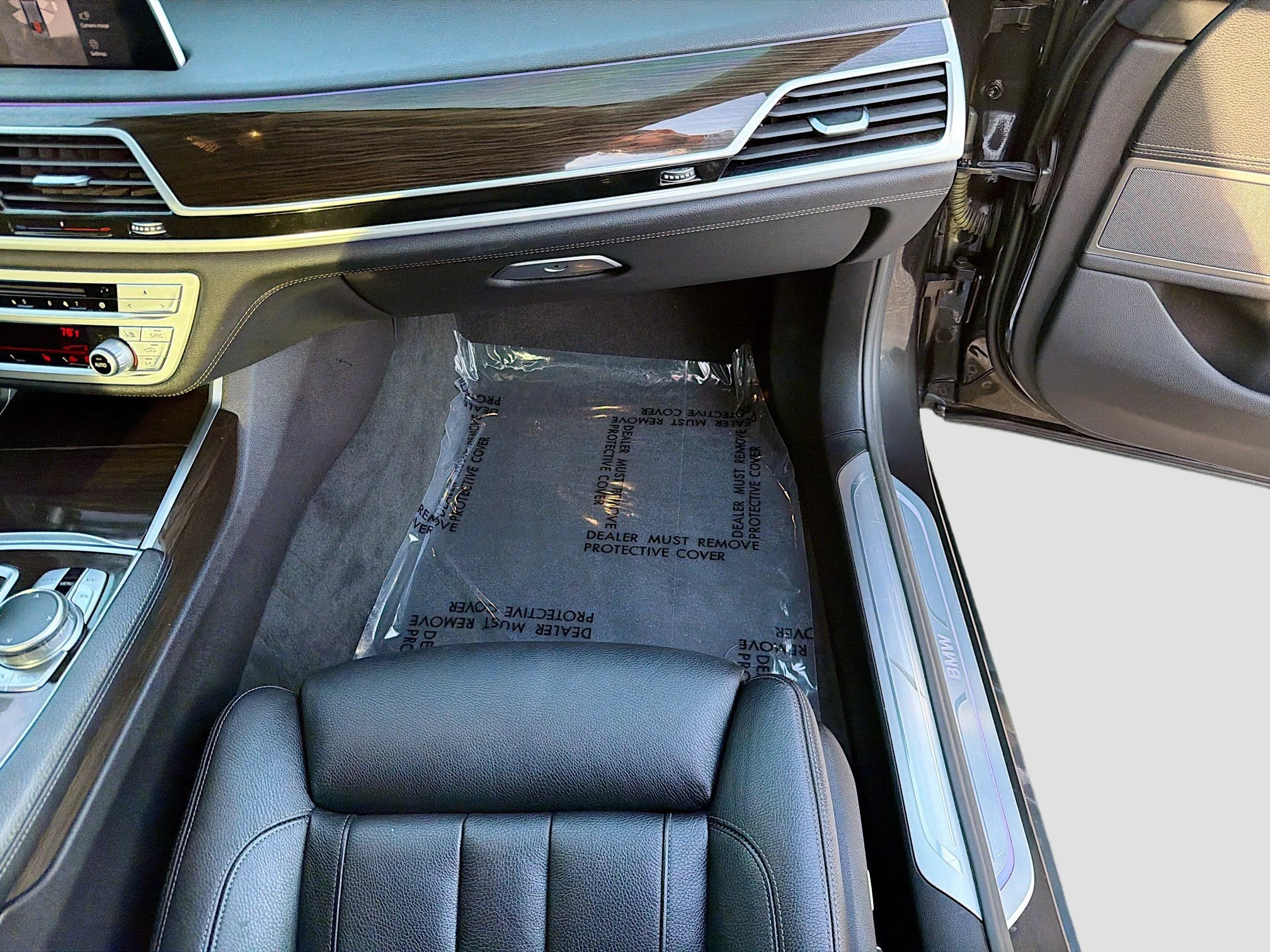 Used 2020 Dark Graphite Metallic BMW 740i image 18