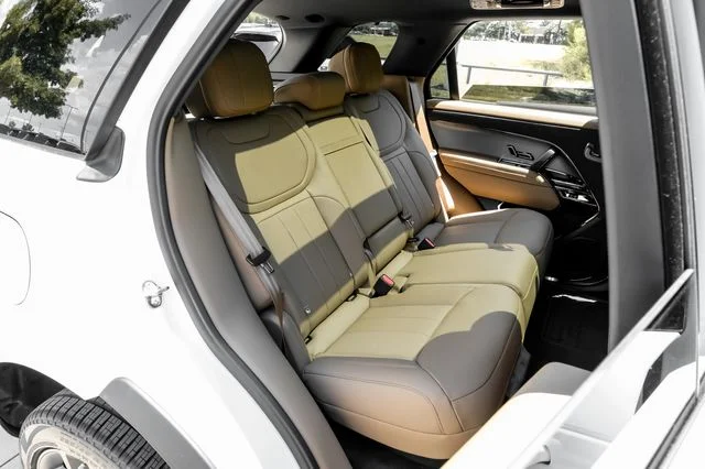 New 2026 Fuji White Land Rover SE image 42