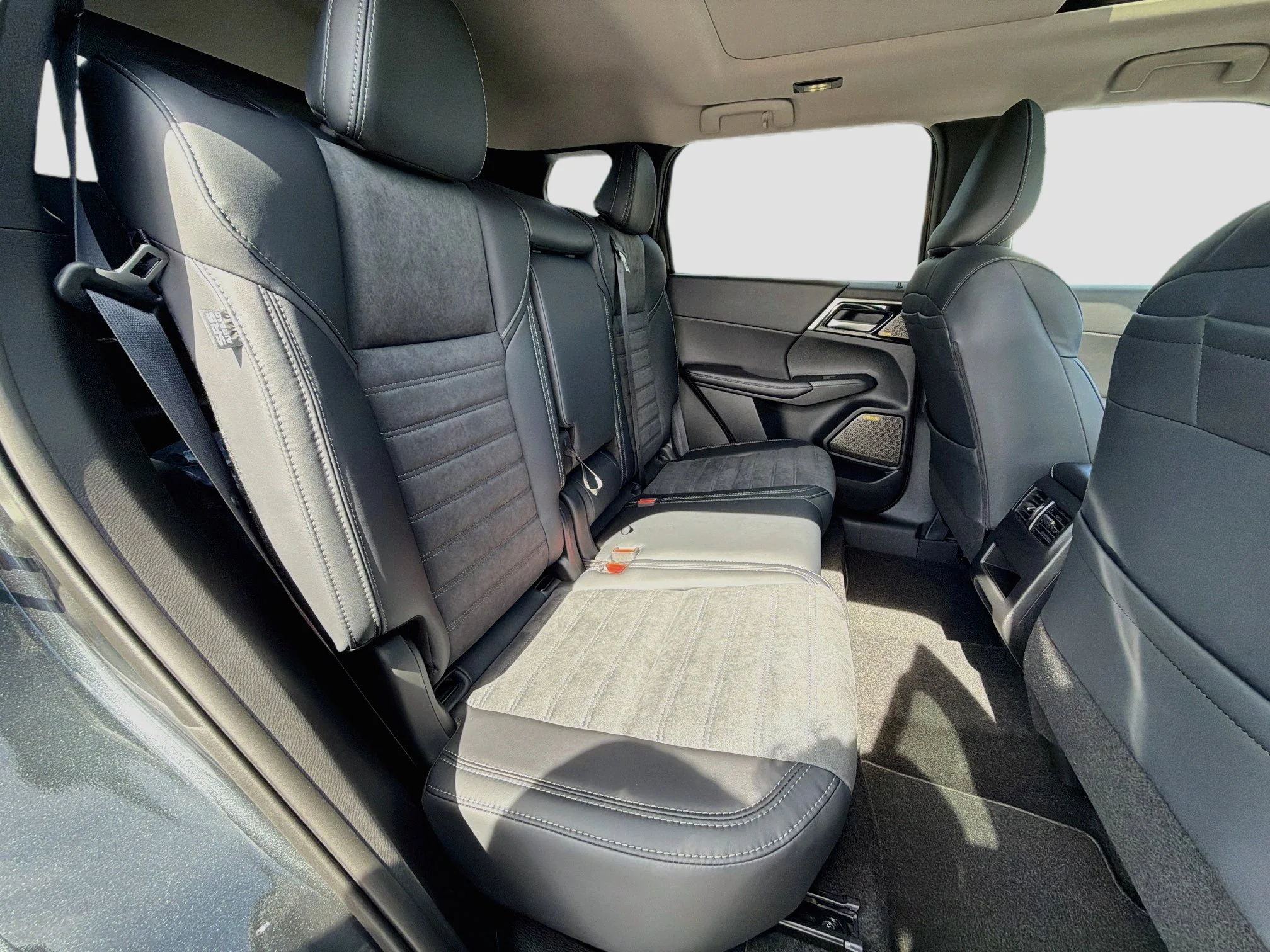 New 2026 Graphite Gray Mitsubishi SE 1.5T 2WD image 28