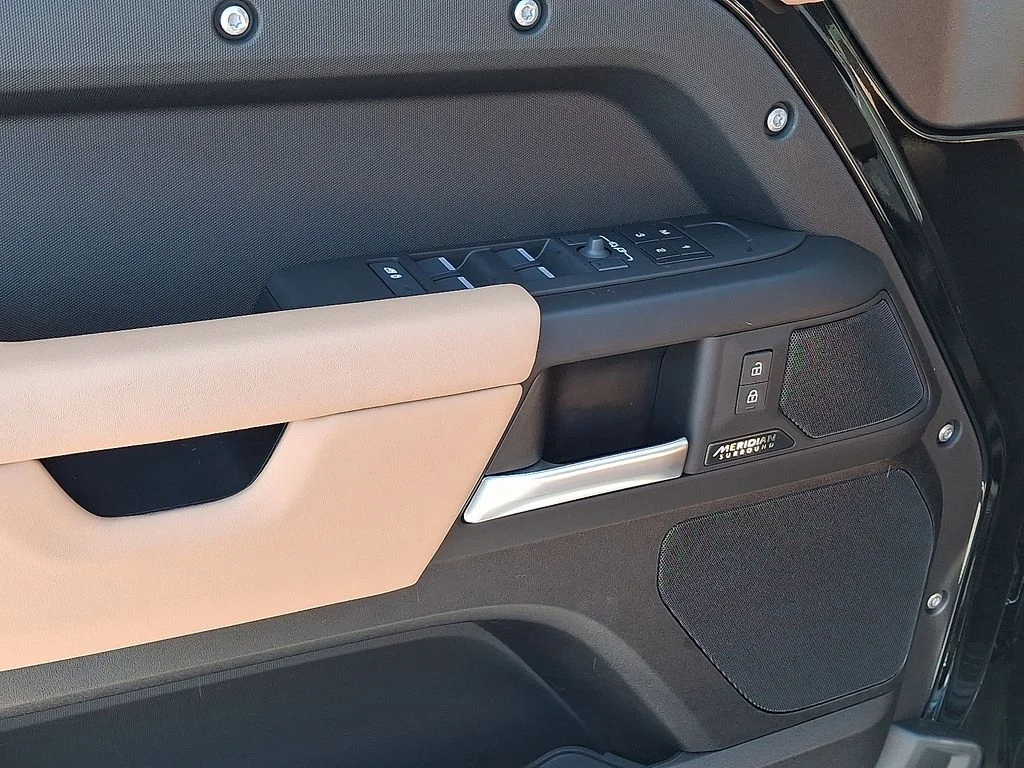 New 2026  Land Rover X-Dynamic SE image 8