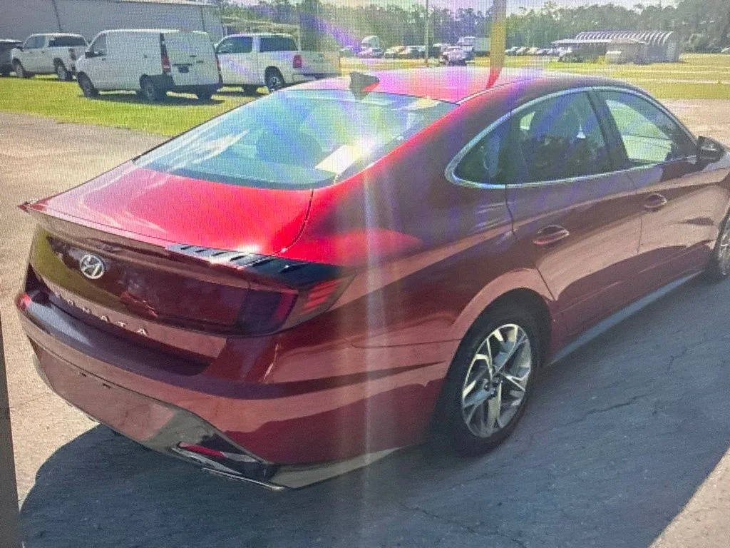 Used 2023 Red Hyundai SEL image 2