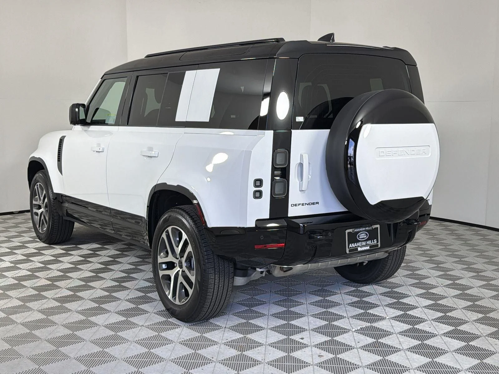 New 2026 Land Rover Defender 110 X-Dynamic SE 4 Door SUV in