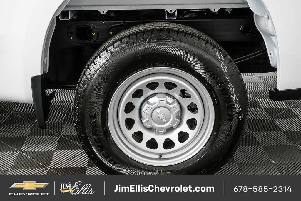 New 2026 Summit White Chevrolet WT image 28