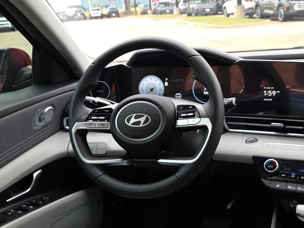 2025 Hyundai Elantra Limited - Photo 12