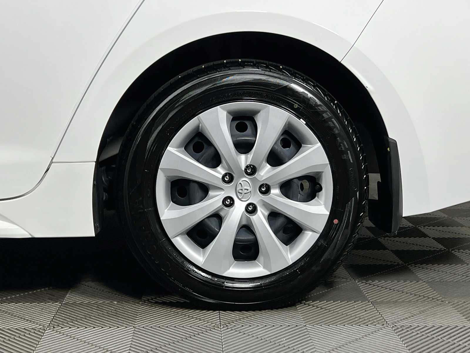Used 2026 Ice Cap Toyota LE image 29