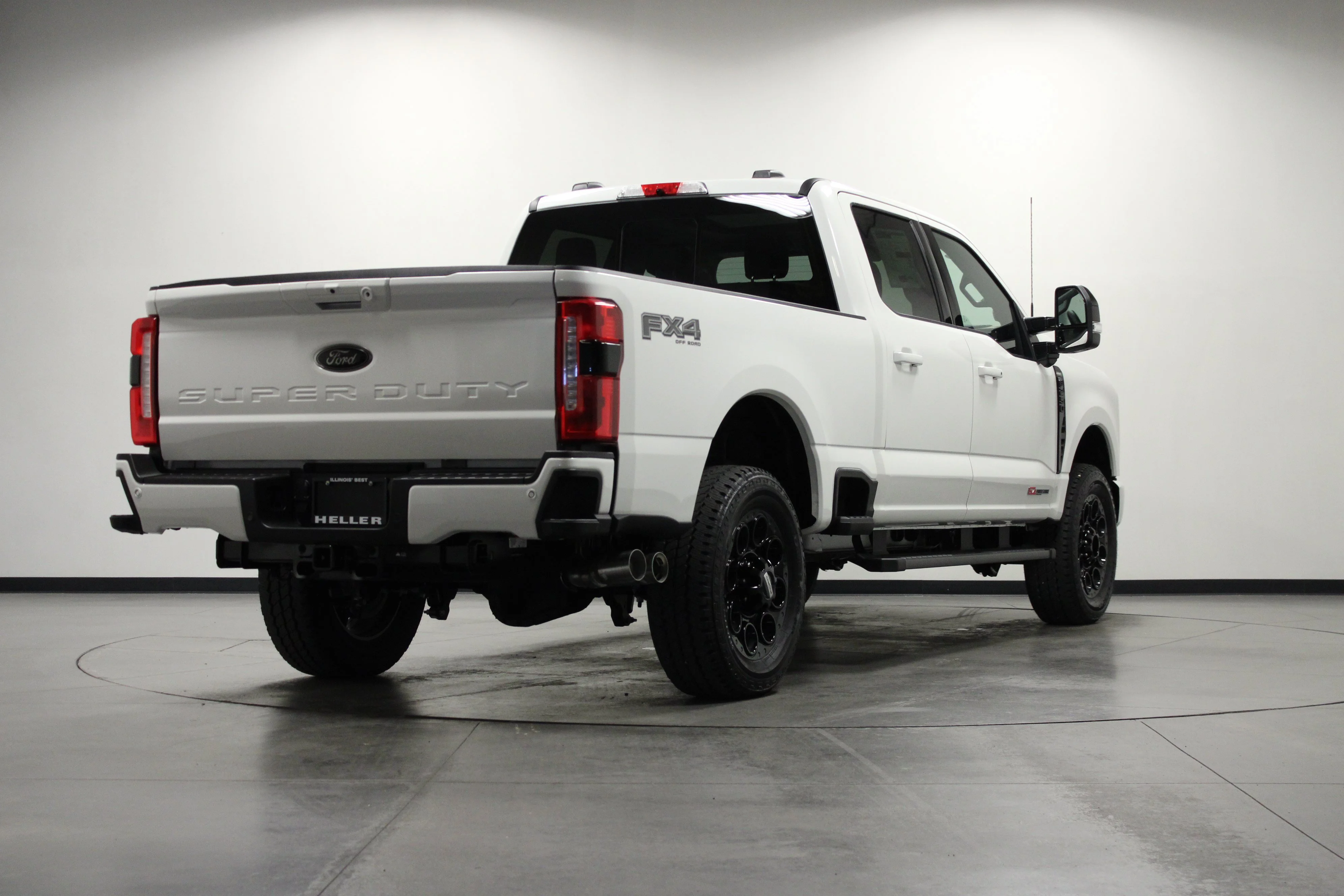 New 2026 Star White Metallic Tri-Coat Ford F-250® Lariat® image 4