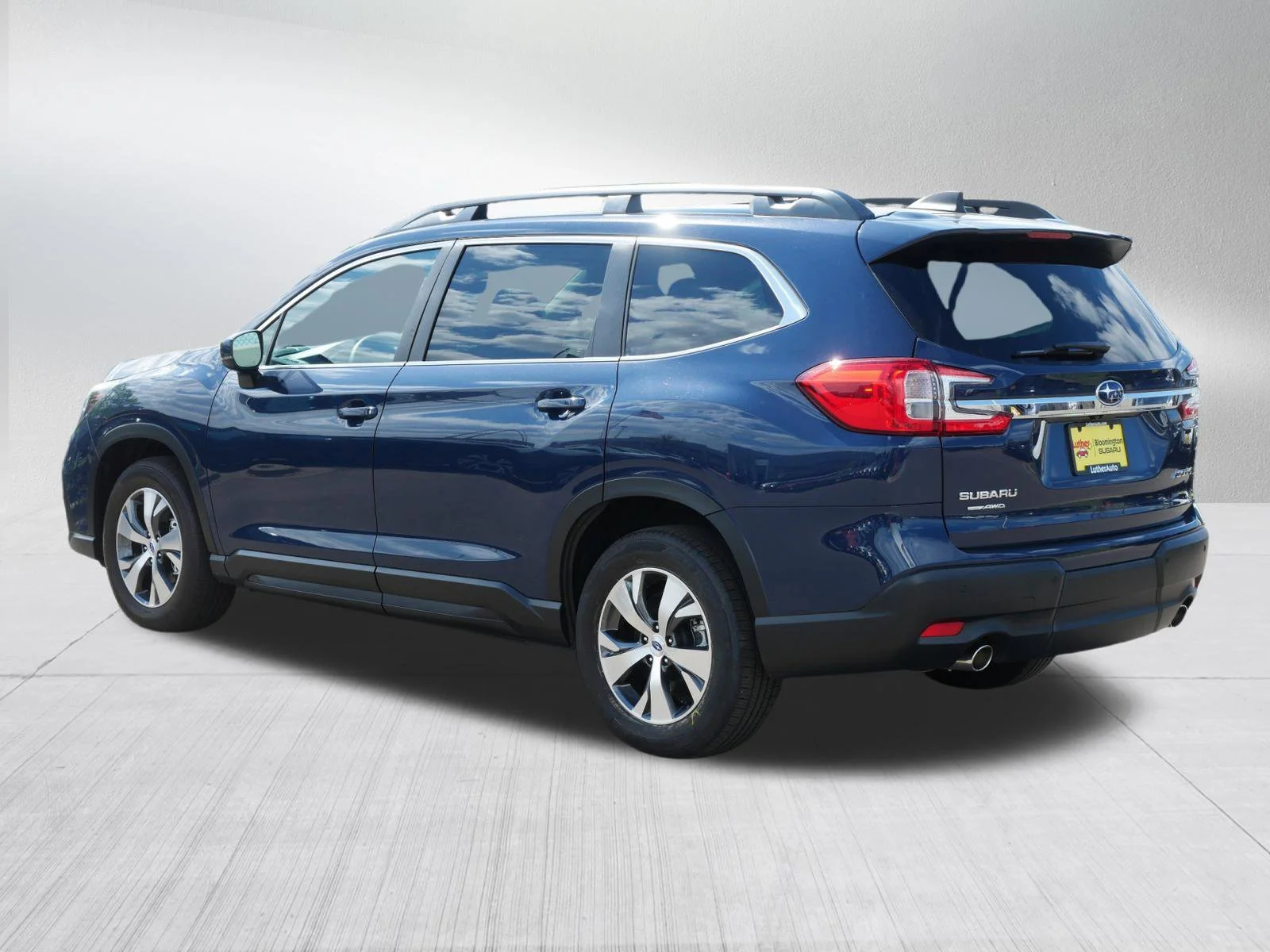 Used 2025 Cosmic Blue Pearl Subaru Premium image 5
