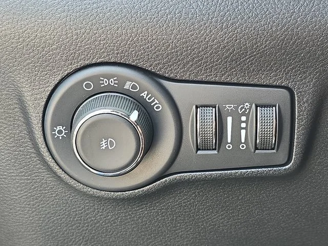 Certified Used 2022 Blue Jeep Latitude image 21