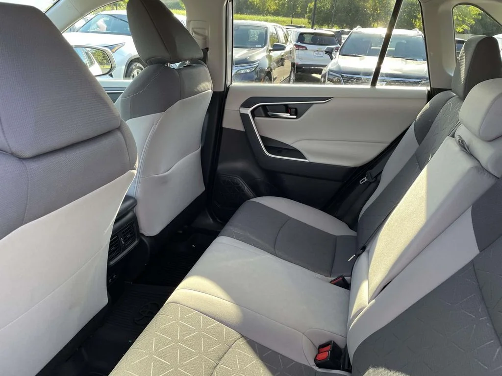 Used 2021  Toyota XLE image 15