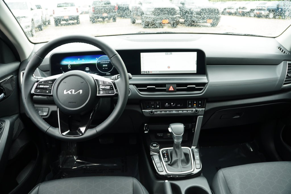 Used 2024 Gravity Gray Kia EX image 19