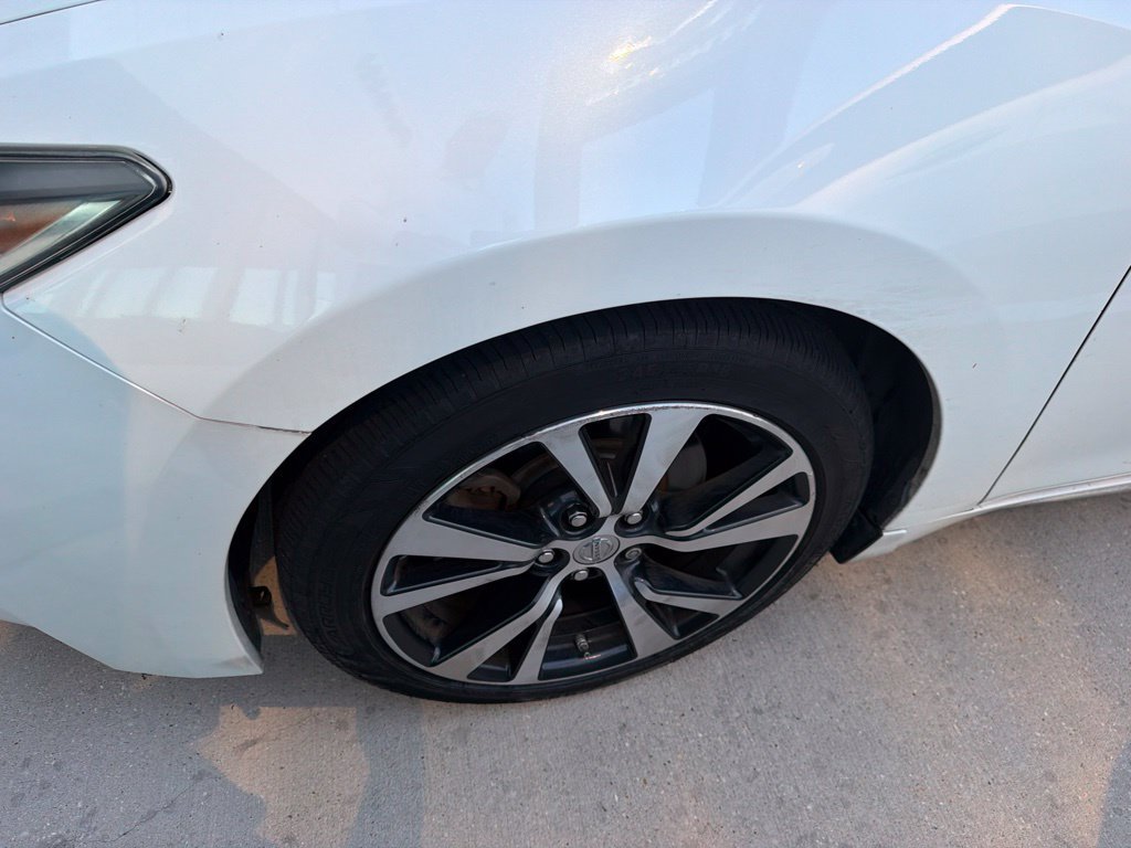 Used 2017 White Nissan SR image 4