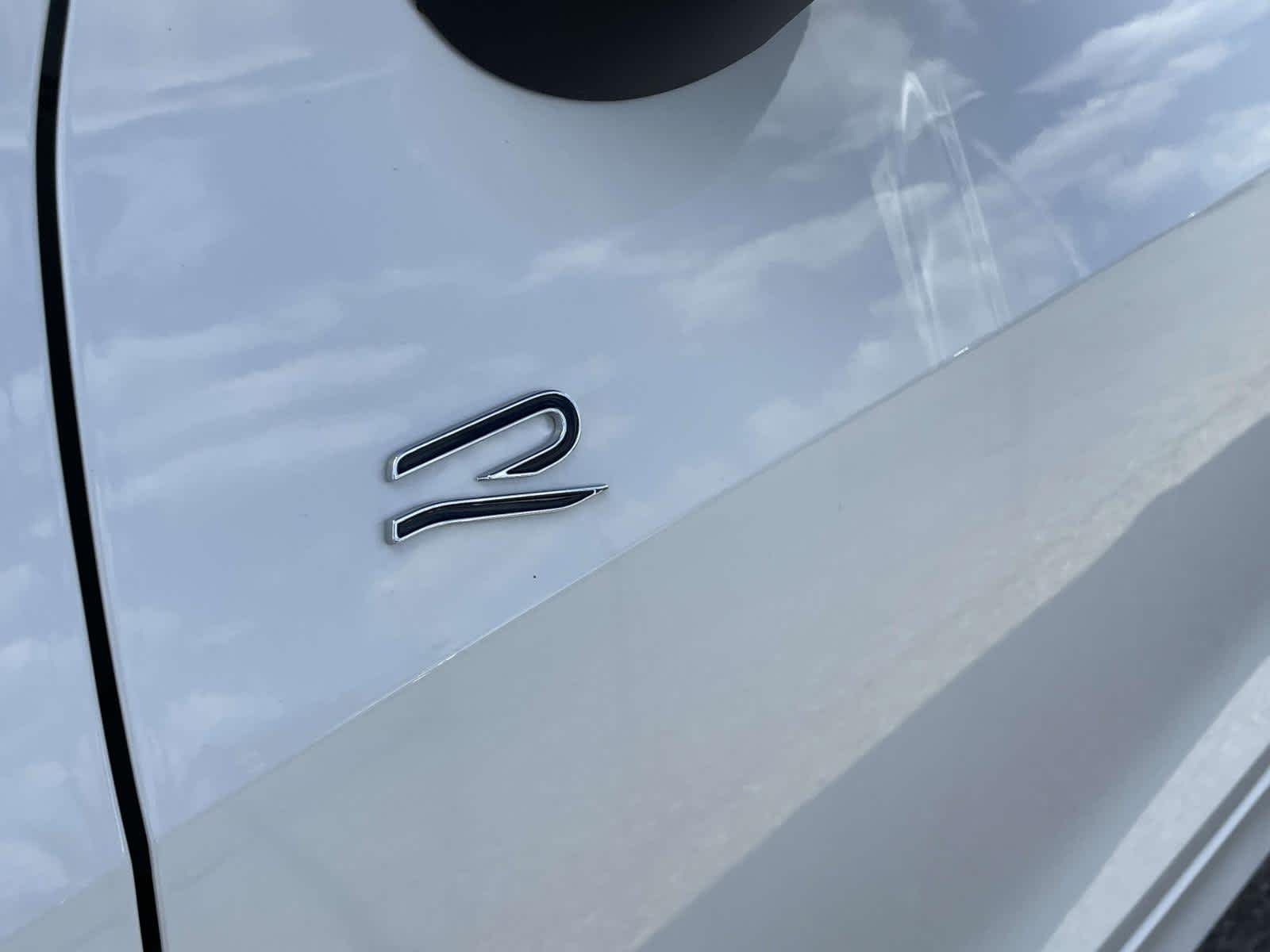 New 2026 Opal White w/Deep Black Roof Volkswagen SE R-Line Black image 15