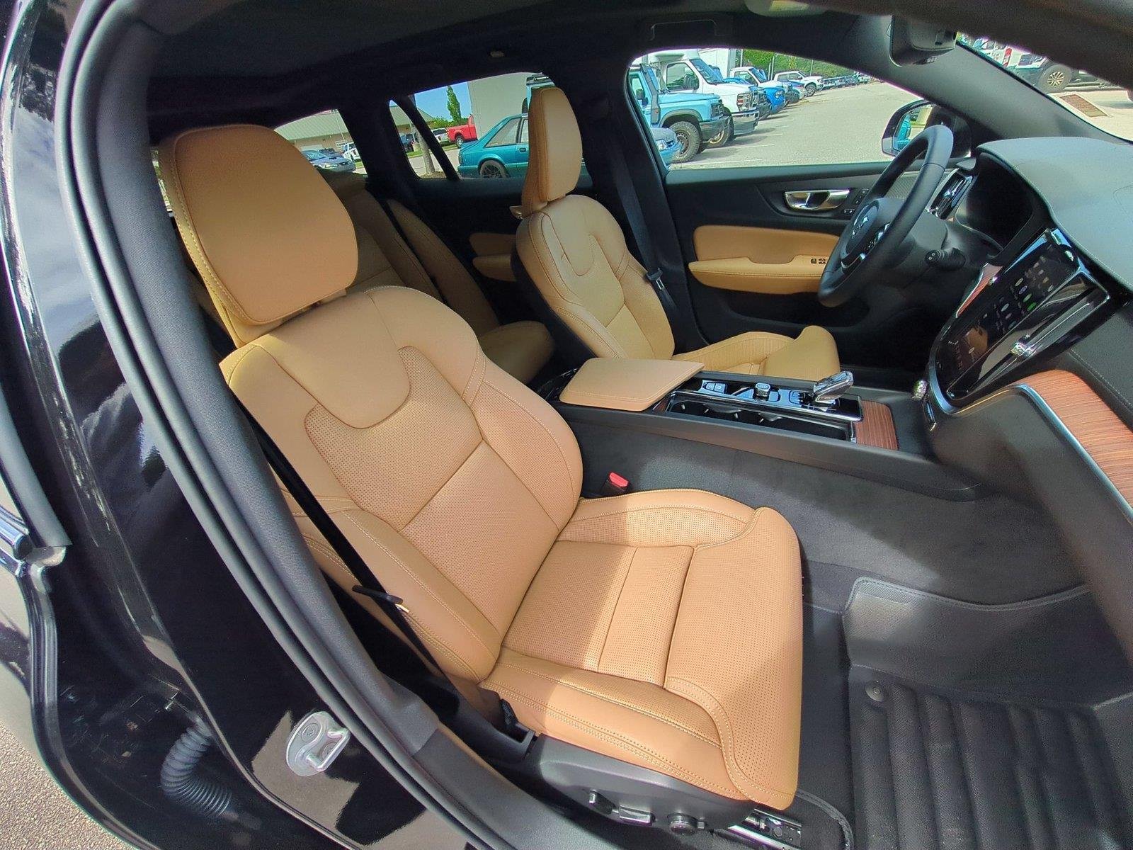 Used 2026 Onyx Black Metallic Volvo Ultra image 39