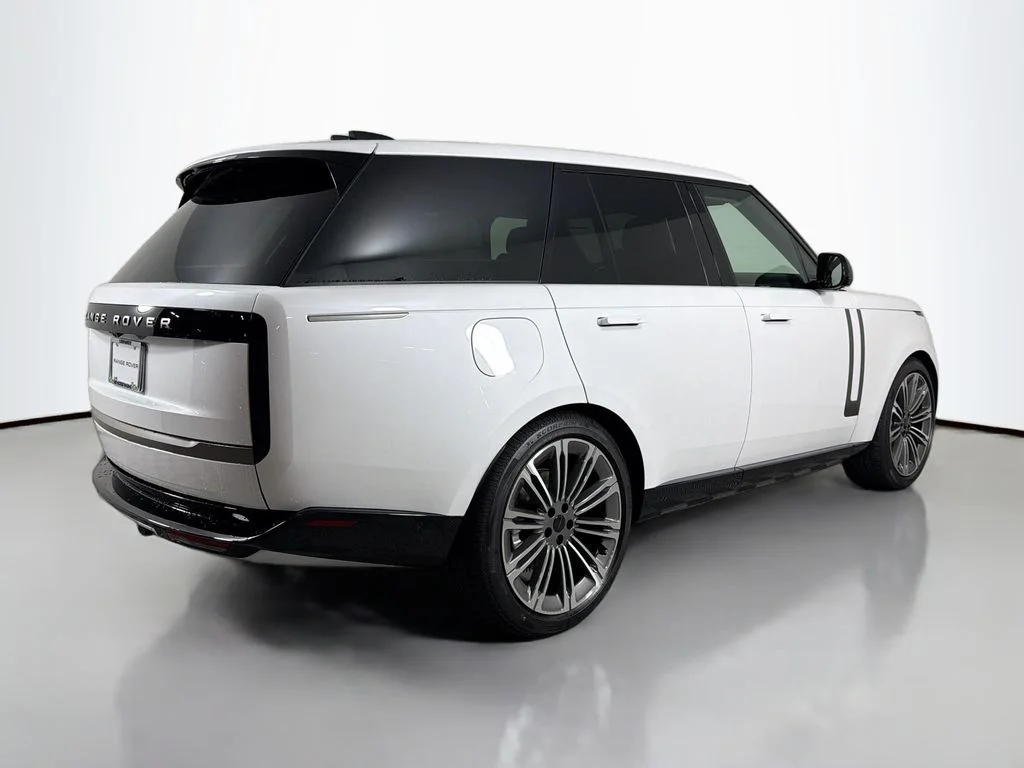 New 2026 Ostuni Pearl White Land Rover SE image 5