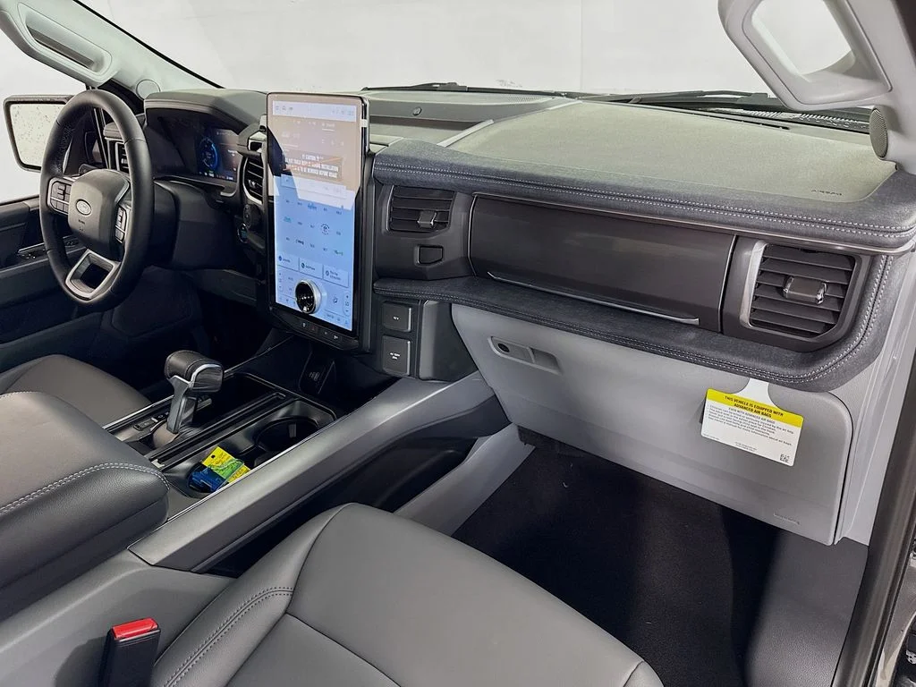 2025 Ford F-150 Lightning Flash - Photo 32