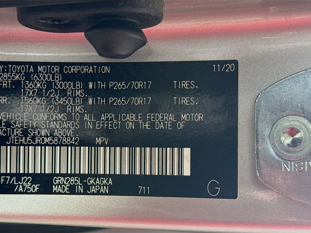 Used 2021 Classic Silver Metallic Toyota Venture image 30
