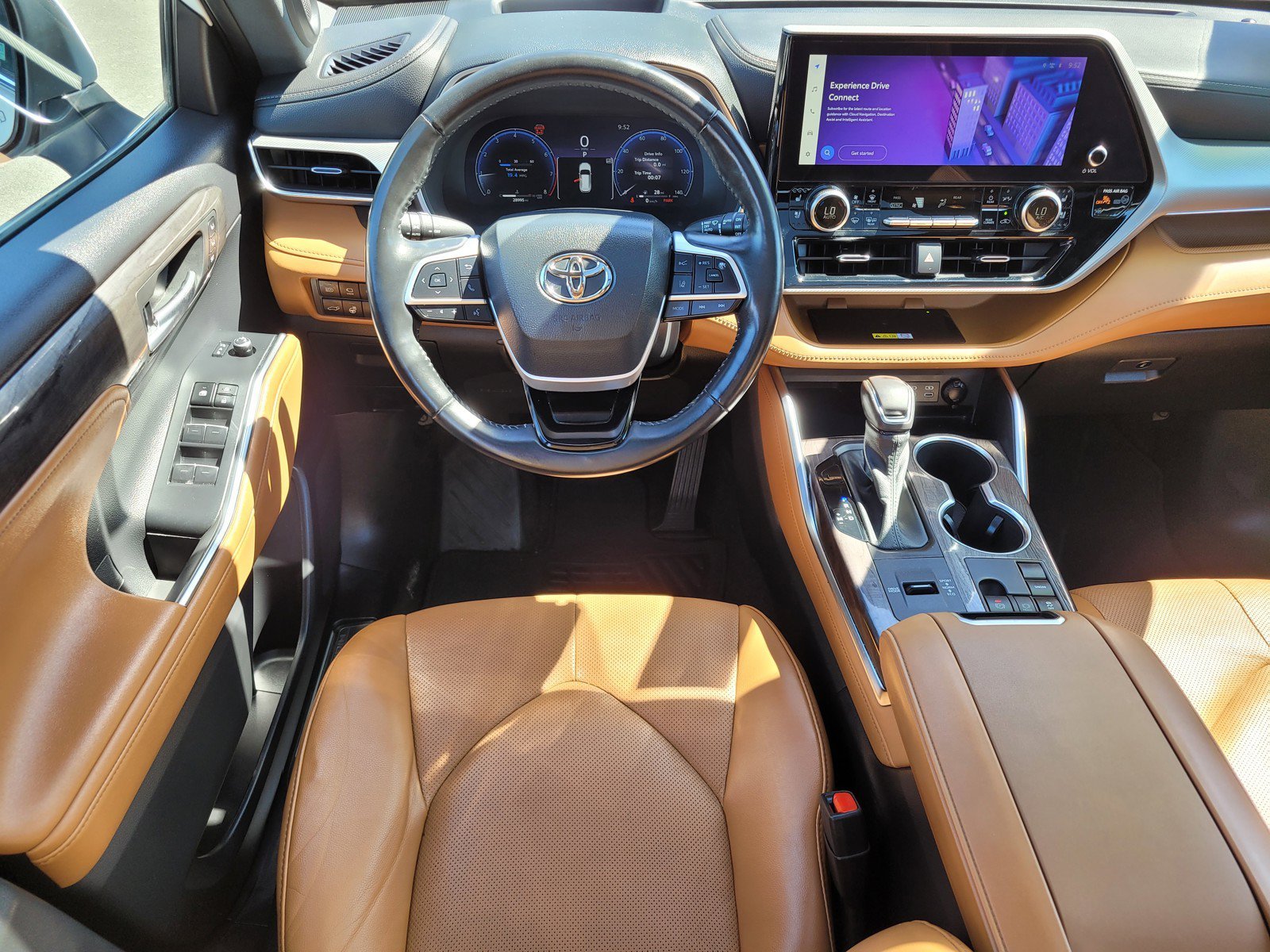 Used 2023 White Toyota  image 13