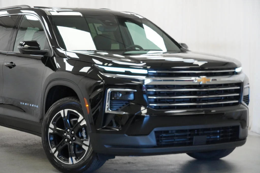 New 2027 Mosaic Black Metallic Chevrolet LT image 7