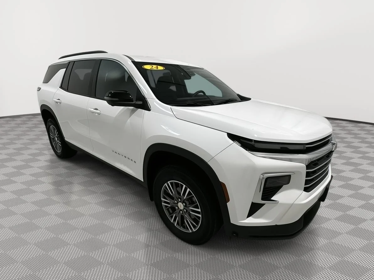 Used 2024 Summit White Chevrolet LT image 7