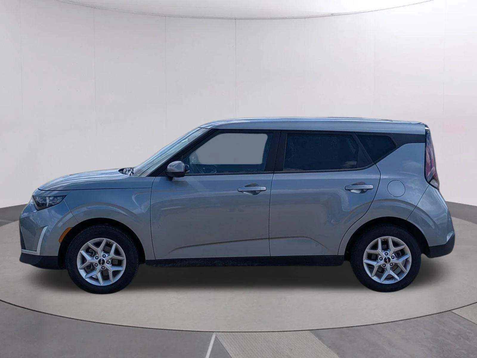 Used 2025 Steel Gray Kia LX image 3
