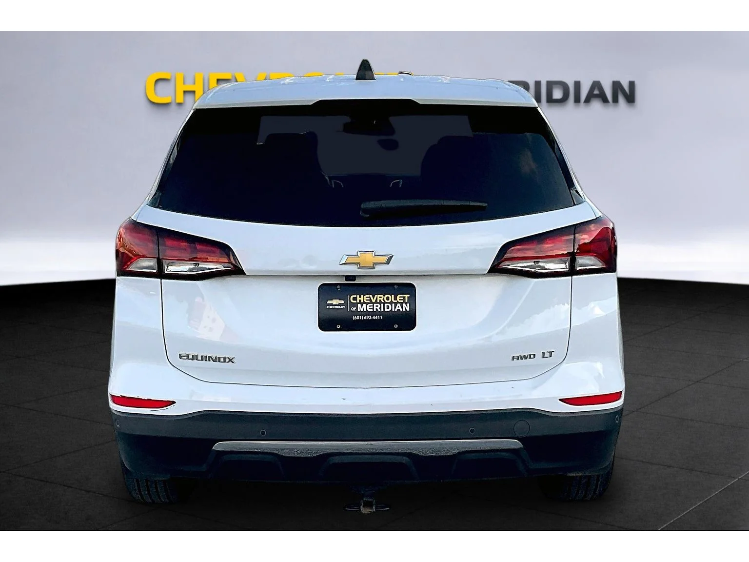 Used 2023 SUMMIT WHITE Chevrolet LT image 4