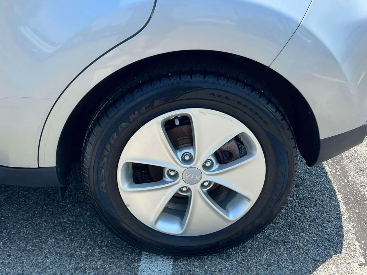 Used 2016 Bright Silver Kia Base image 9