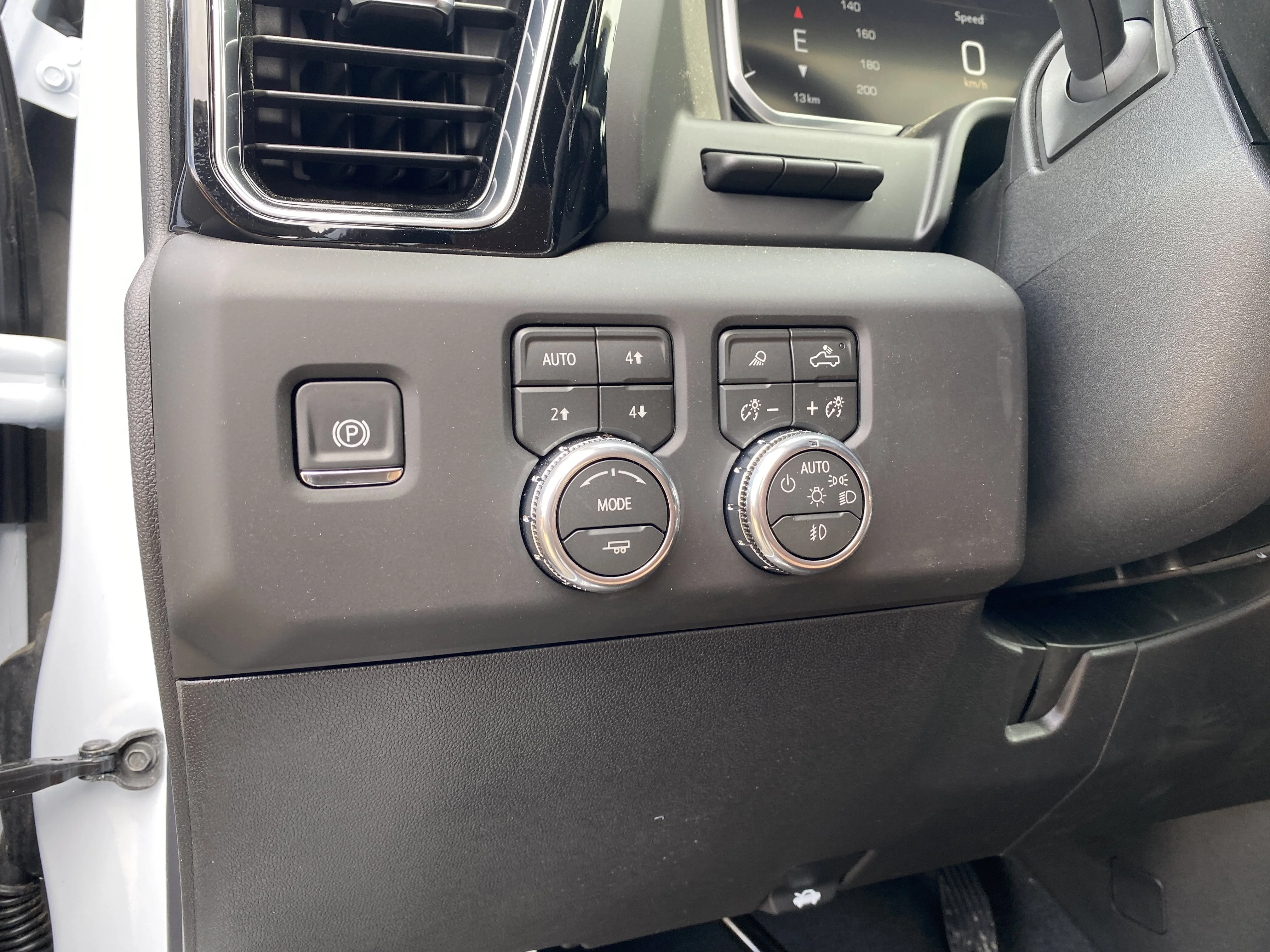 New 2026 GLACIER WHITE TRICOAT GMC Denali Ultimate image 27
