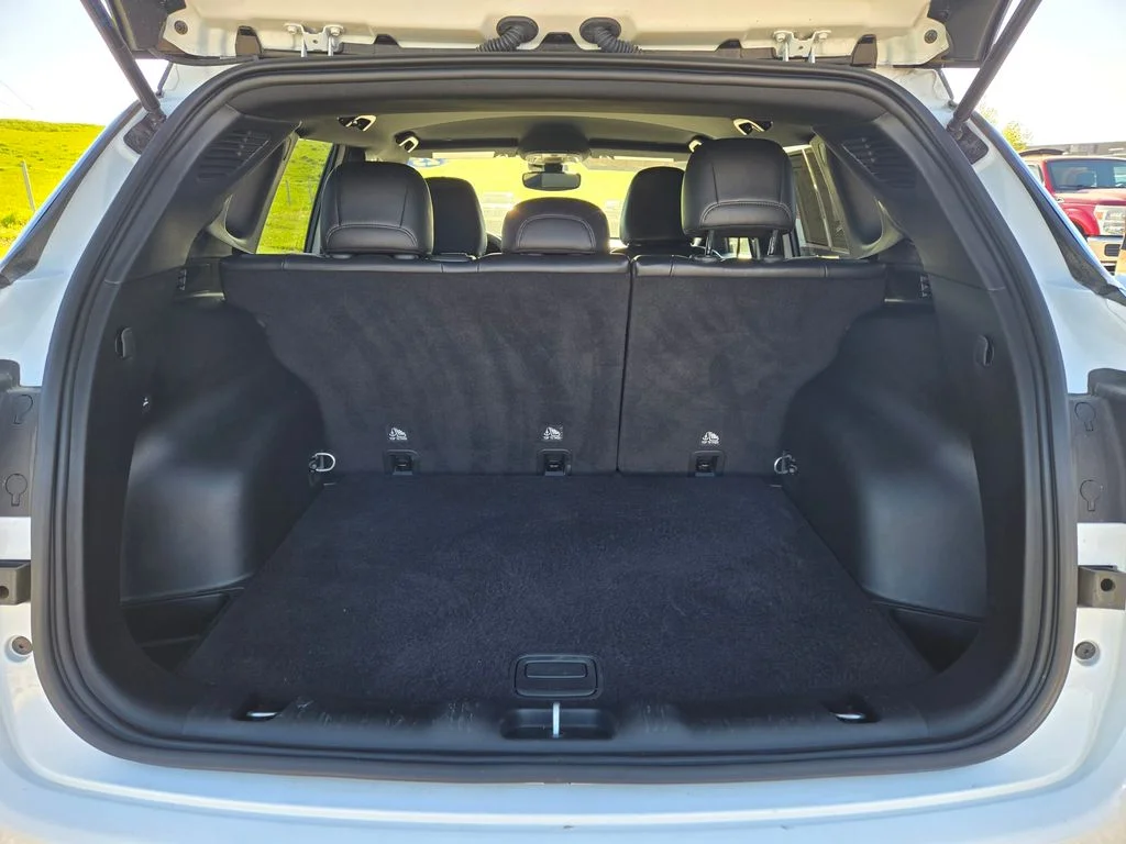 Used 2023 White Jeep Limited image 29