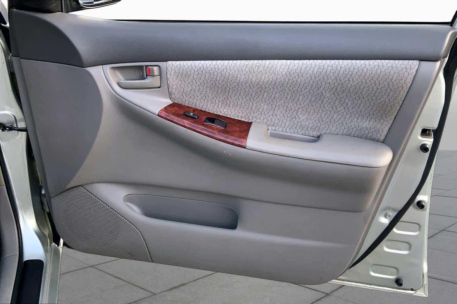 Used 2003 Lunar Mist Metallic Toyota LE image 19