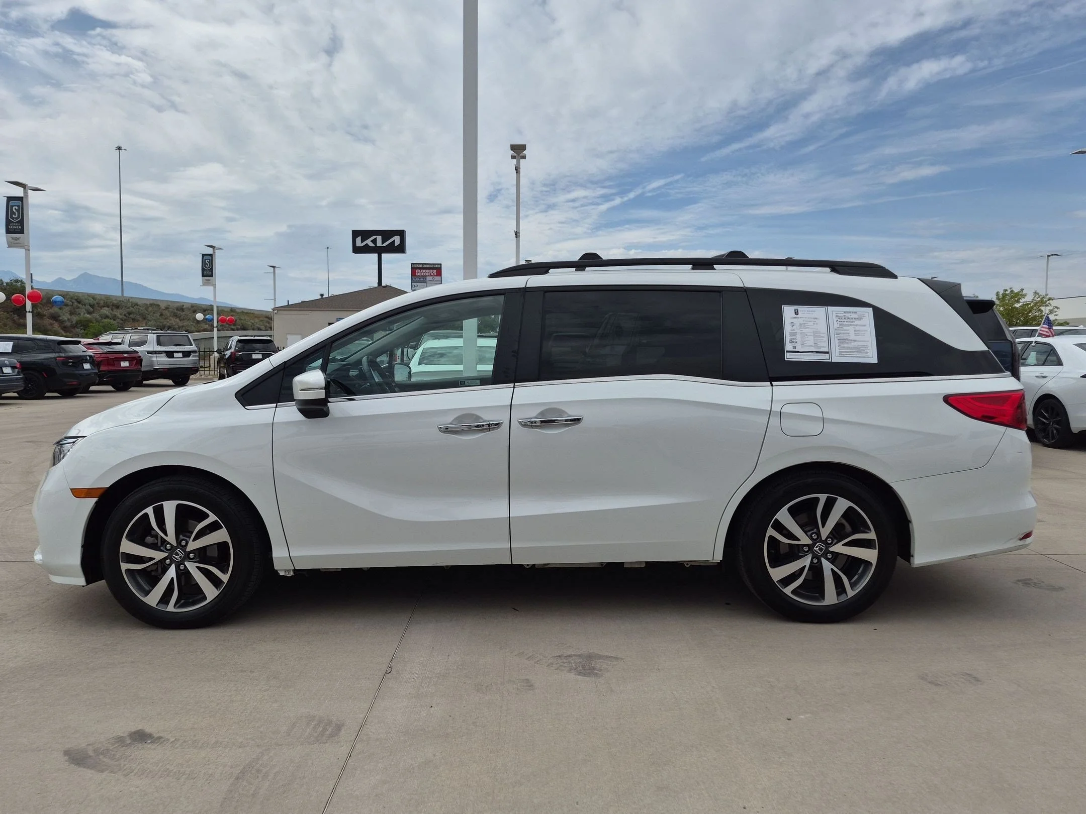 Used 2023 Platinum White Pearl Honda Touring image 3