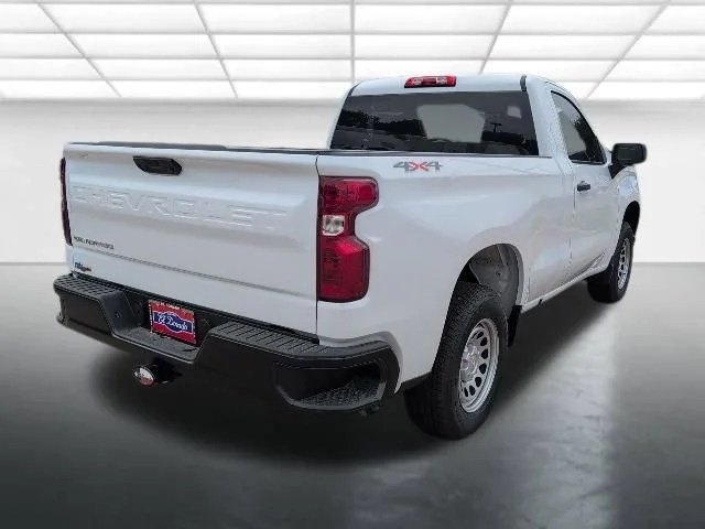 New 2026 Summit White Chevrolet WT image 20