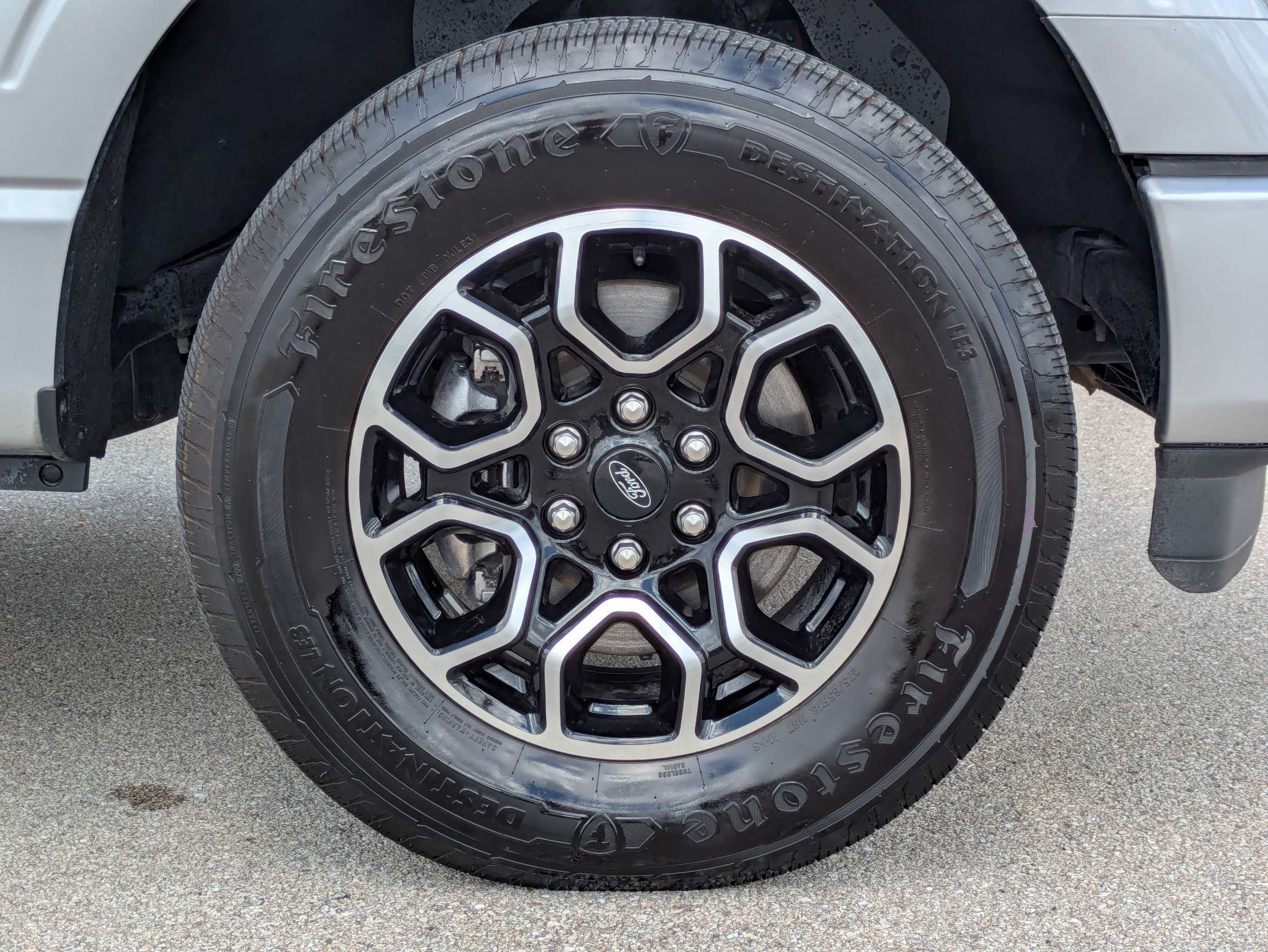 Used 2023 Silver Metallic Ford LARIAT image 11